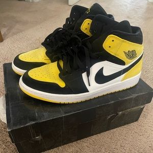 Jordan 1 Mid Yellow Toe Black